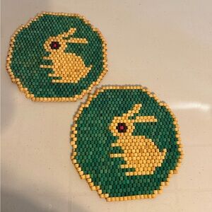 Vintage Set Of 2 Woven Wood Bead Trivets Bunnies Hot Pad Collectible